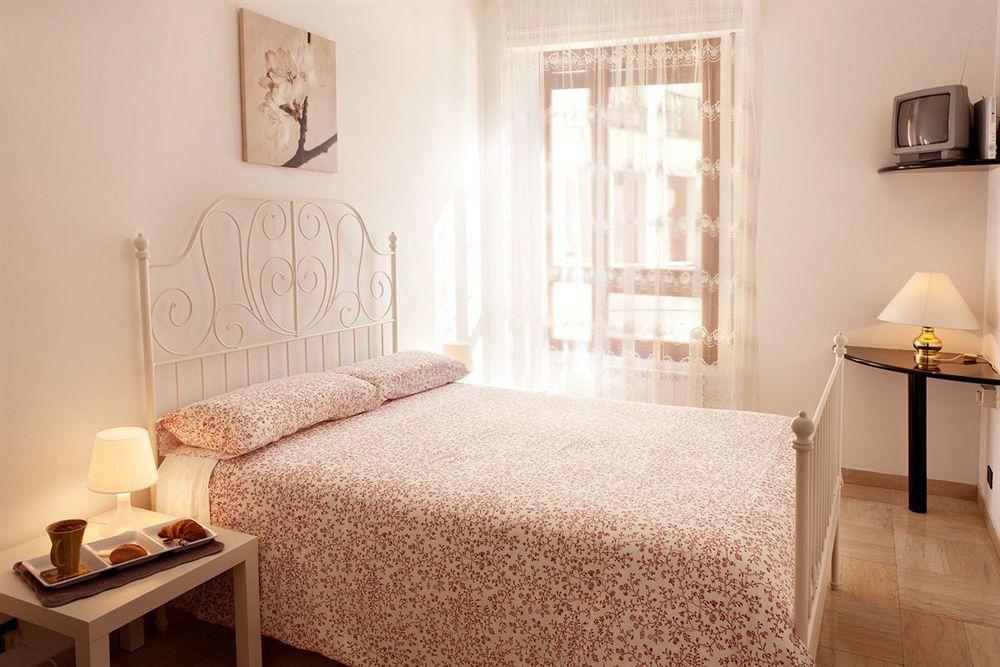 Hotel Provenza Вентімілья Екстер'єр фото