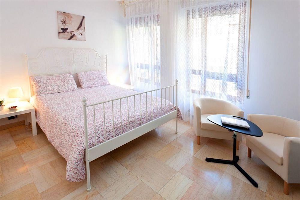 Hotel Provenza Вентімілья Екстер'єр фото