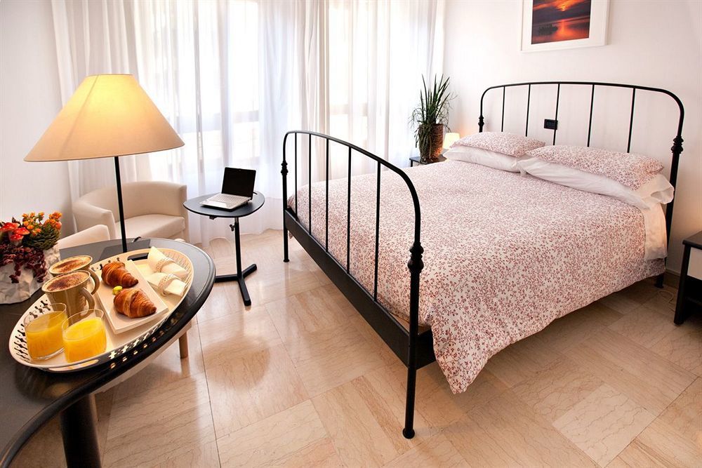 Hotel Provenza Вентімілья Екстер'єр фото