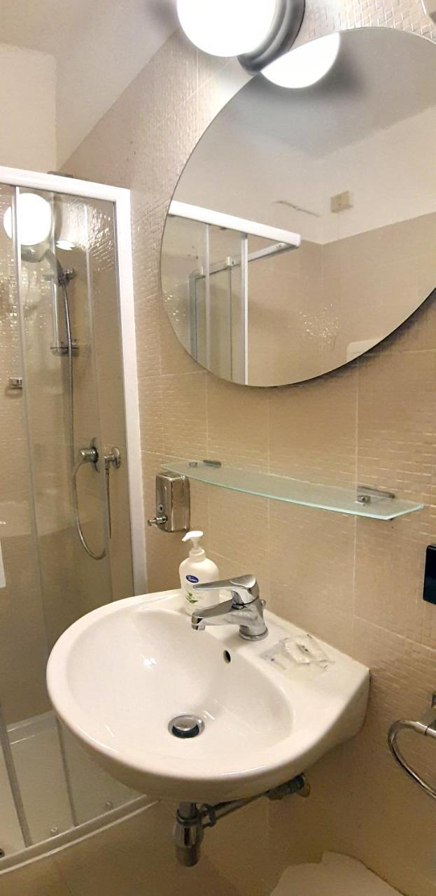 Hotel Provenza Вентімілья Екстер'єр фото